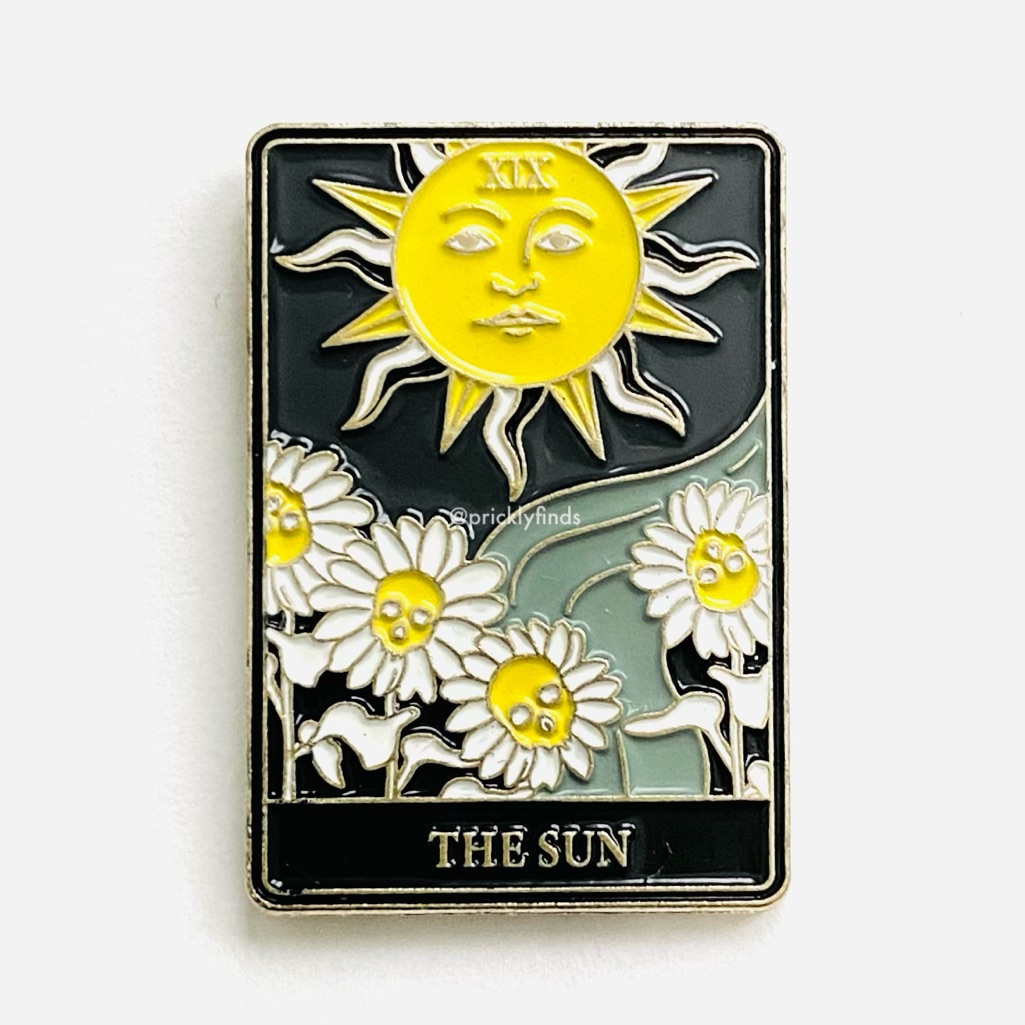 8/$40 The Sun Skull Daisies Tarot Card Enamel Pin